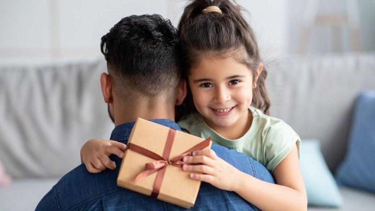 Father’s Day 2026: पत्नी की मौत के बाद अकेले पाले 6 बच्चे, बेटी के एक फैसले ने बदल दिया दुनिया का इतिहास!