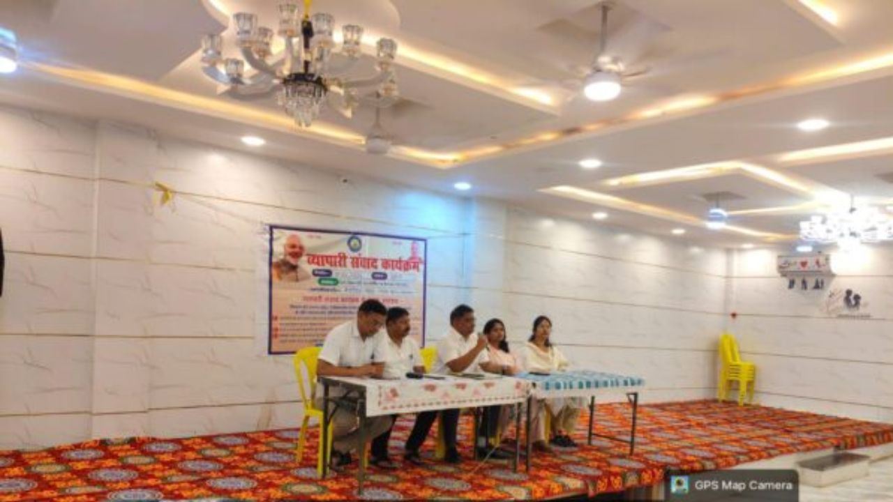 सिसवा में सरकारी योजनाओं पर हुआ महामंथन, नियमित रूप से संवाद कार्यक्रम कराने का सुझाव