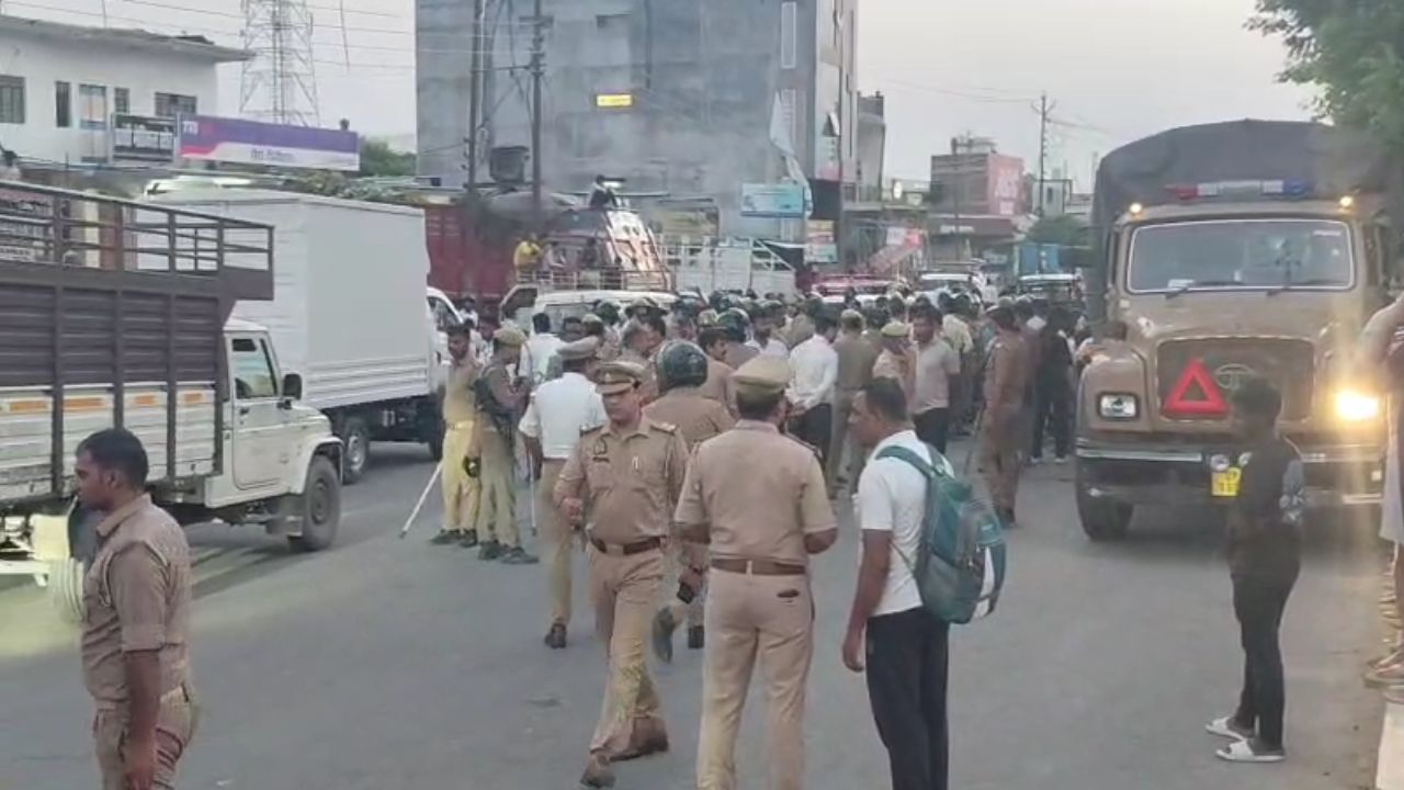 Gorakhpur Accident: रॉन्ग साइड से आए पीएसी वाहन का कहर: दो युवकों की दर्दनाक मौत, सड़क पर फूटा गुस्सा