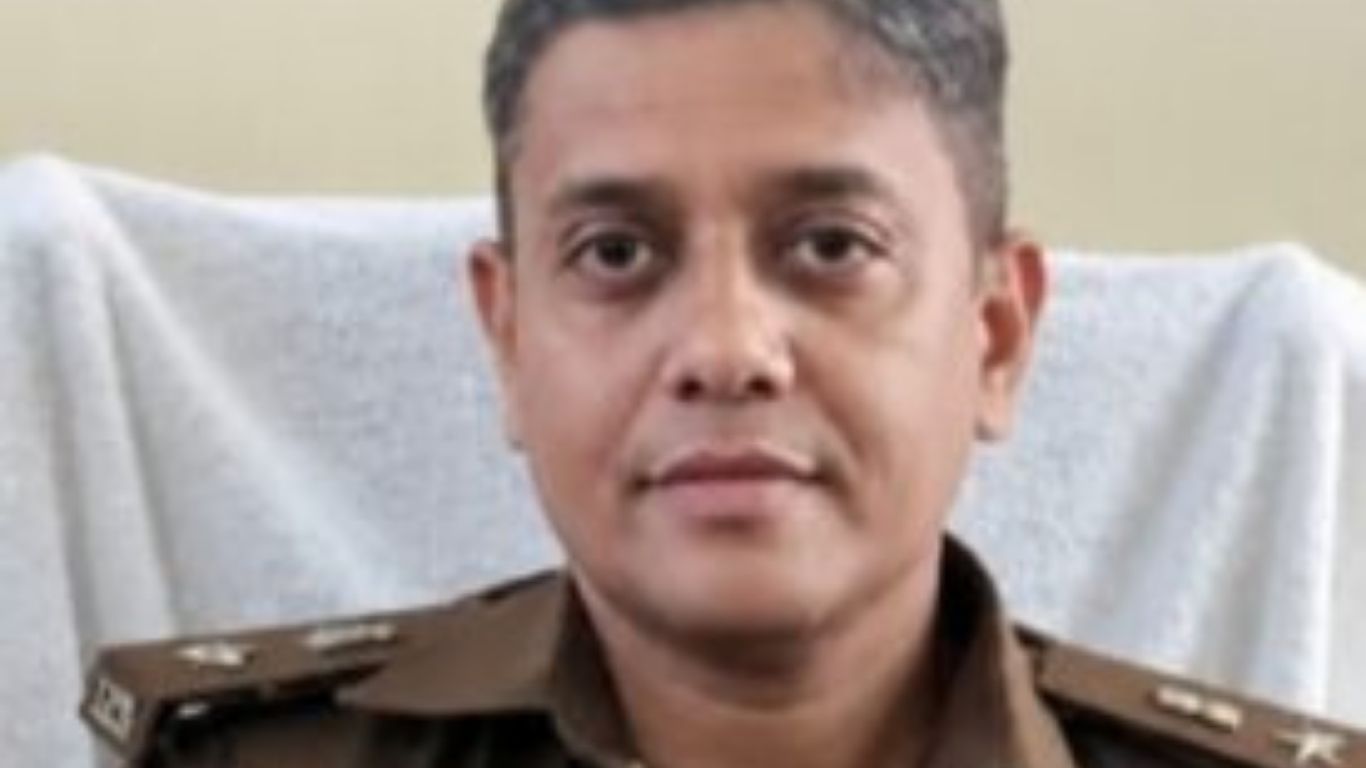 Gorakhpur News: 8 मुकदमों वाले आरोपी पर गोरखपुर पुलिस की बड़ी कार्रवाई, अब हर कदम पर निगरानी