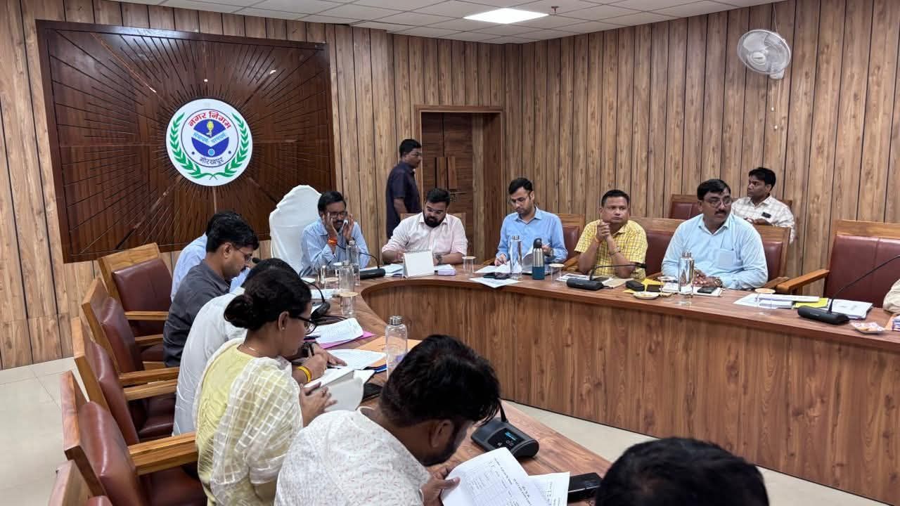 Gorakhpur News: नालों की सफाई में ढिलाई पर फूटा गुस्सा, नगर आयुक्त ने दिए कड़े निर्देश और जांच के आदेश