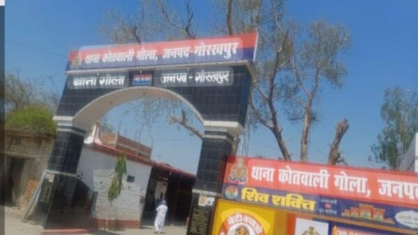 आधी रात घर के बाहर सो रहा था युवक… फिर अचानक बरसी लाठियां, गांव में रंजिश या साजिश?