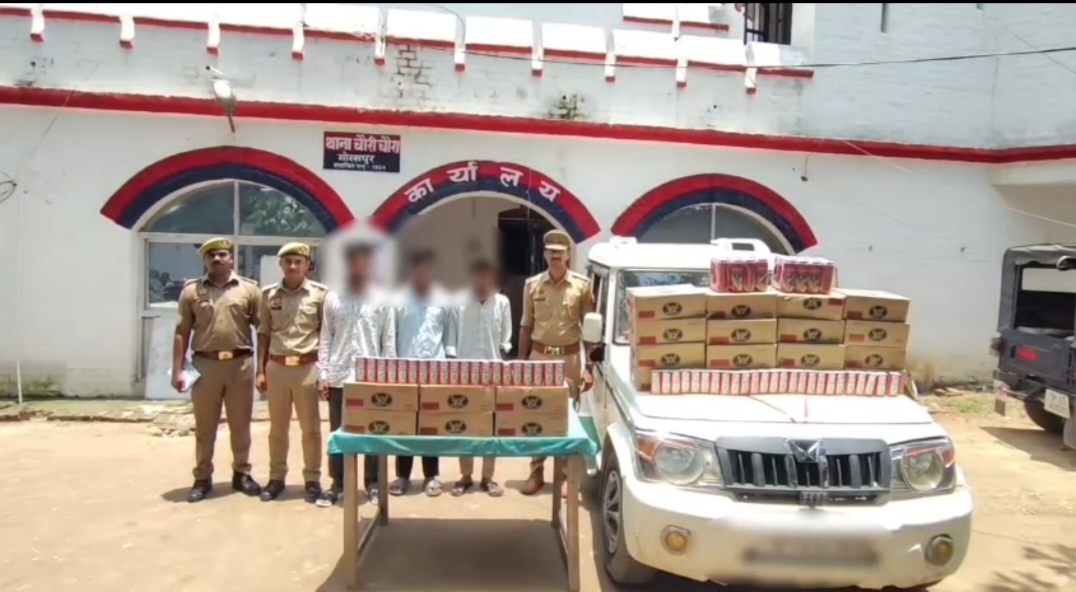 चौरी चौरा में अवैध शराब तस्करी का भंडाफोड़, 270 लीटर शराब और वाहन समेत 3 गिरफ्तार