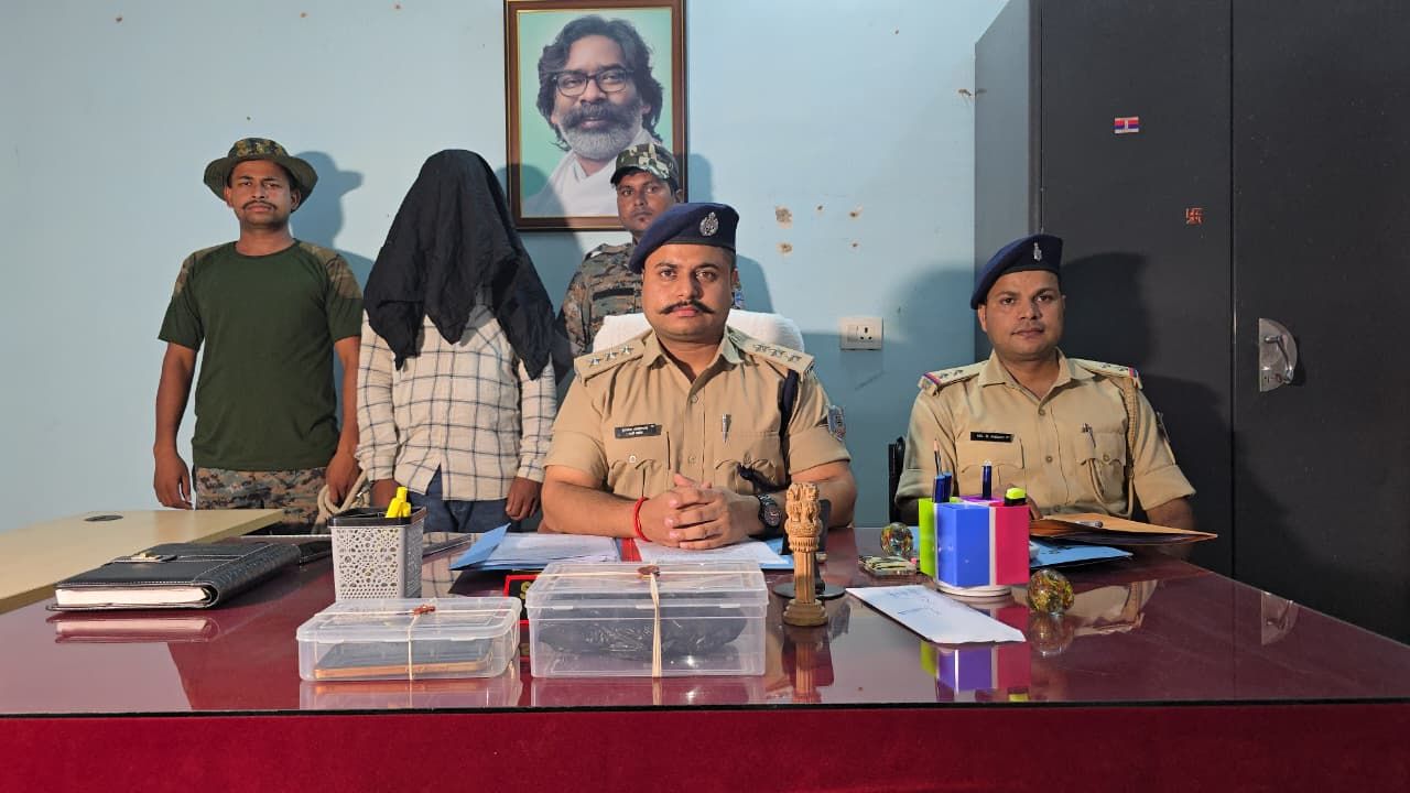 चतरा में फिल्मी स्टाइल में चेज़: पुलिस ने घेराबंदी कर दबोची सफेद स्कॉर्पियो, भीतर का मंजर देख उड़े होश