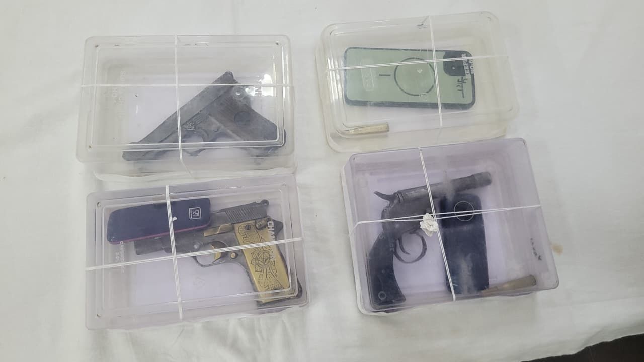 Jharkhand News: बॉर्डर पर छिपकर रच रहे थे तबाही की साजिश, पुलिस ने बीच में ही किया खेल खत्म