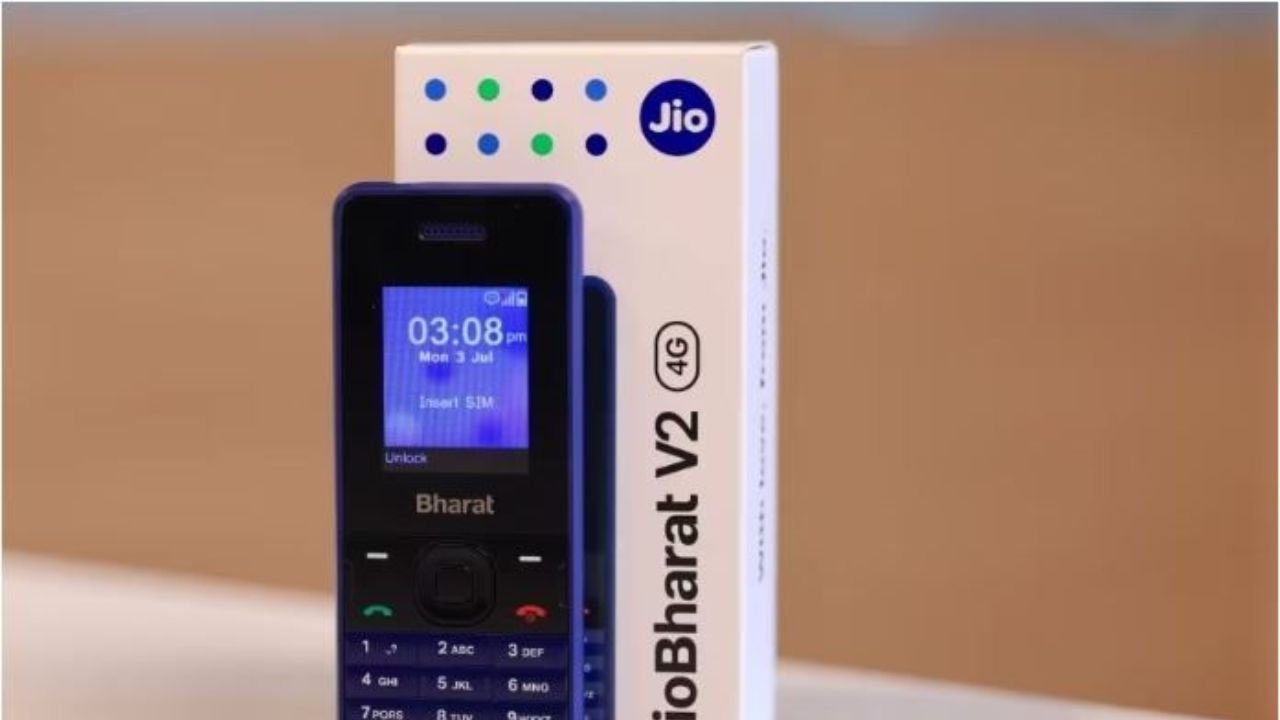 मात्र ₹799 का ये छोटा सा फोन पलक झपकते ही ढूंढ निकालेगा आपके बच्चों और बुजुर्गों की लाइव लोकेशन; फीचर्स जानकर उड़ जाएंगे होश!