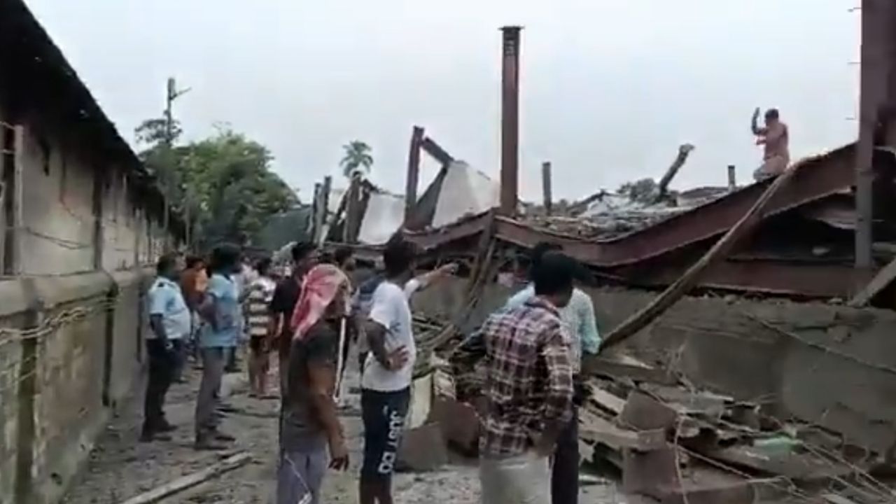 Kolkata: तारातला में निर्माणाधीन गोदाम की छत ढही, कई मजदूर मलबे में फंसे; जानें पूरा अपडेट