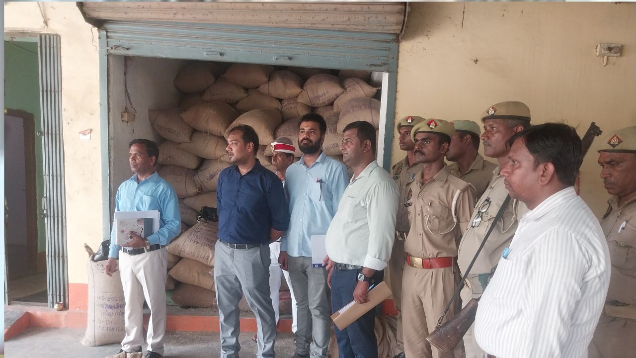 Dn Follow-Up: गल्ला कारोबारी के यहां जांच में मिली कमियां, क्षेत्रीय खाद्य अधिकारी ने दी तहरीर, SDM ने मारा था छापा