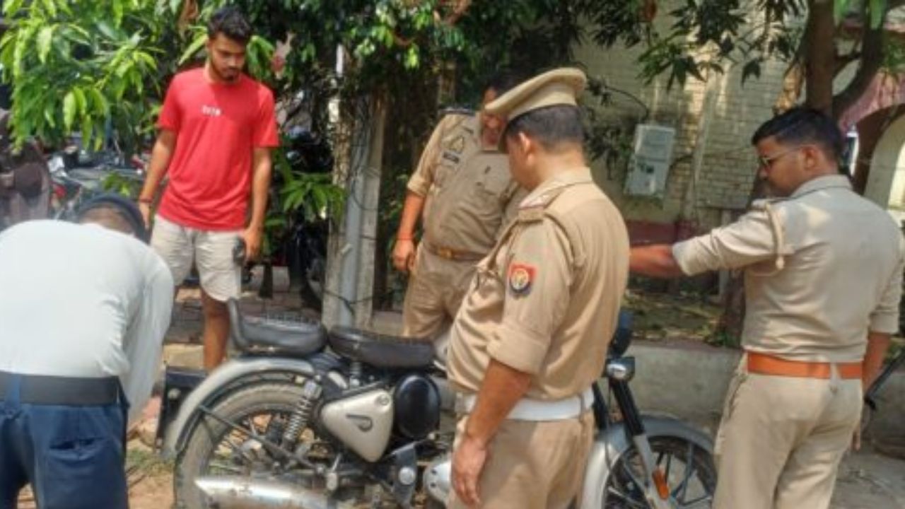 महराजगंज में ट्रैफिक पुलिस की बड़ी कार्रवाई, नाबालिग चालकों पर शिकंजा; ट्रैक्टर-ट्रॉली और बुलेट सीज