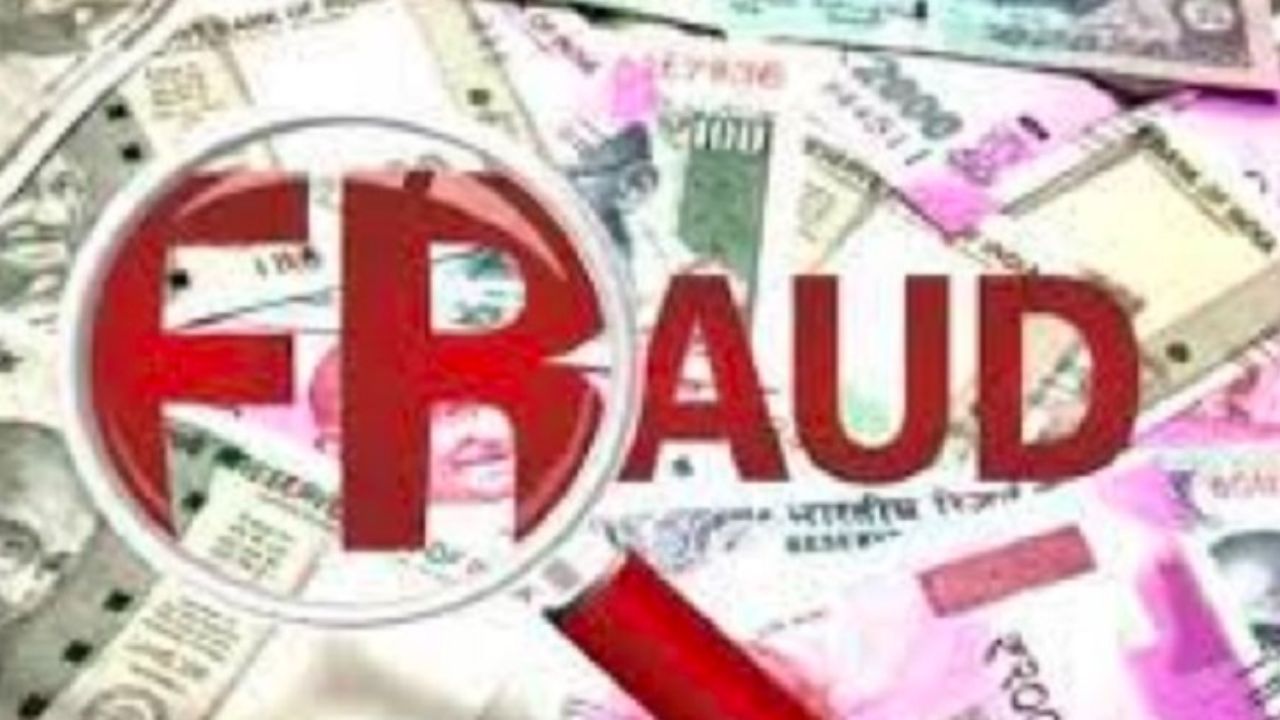 Maharajganj News: विधवा के खाते में आए 5 लाख रुपये गायब? रिश्तेदारों पर हेराफेरी का आरोप