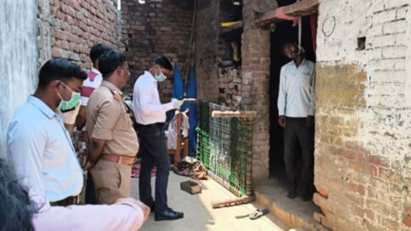 Maharajganj: ससुराल आए दामाद की संदिग्ध मौत, बरामदे में लटका मिला शव, शरीर पर चोट के निशानों ने खड़े किए बड़े सवाल
