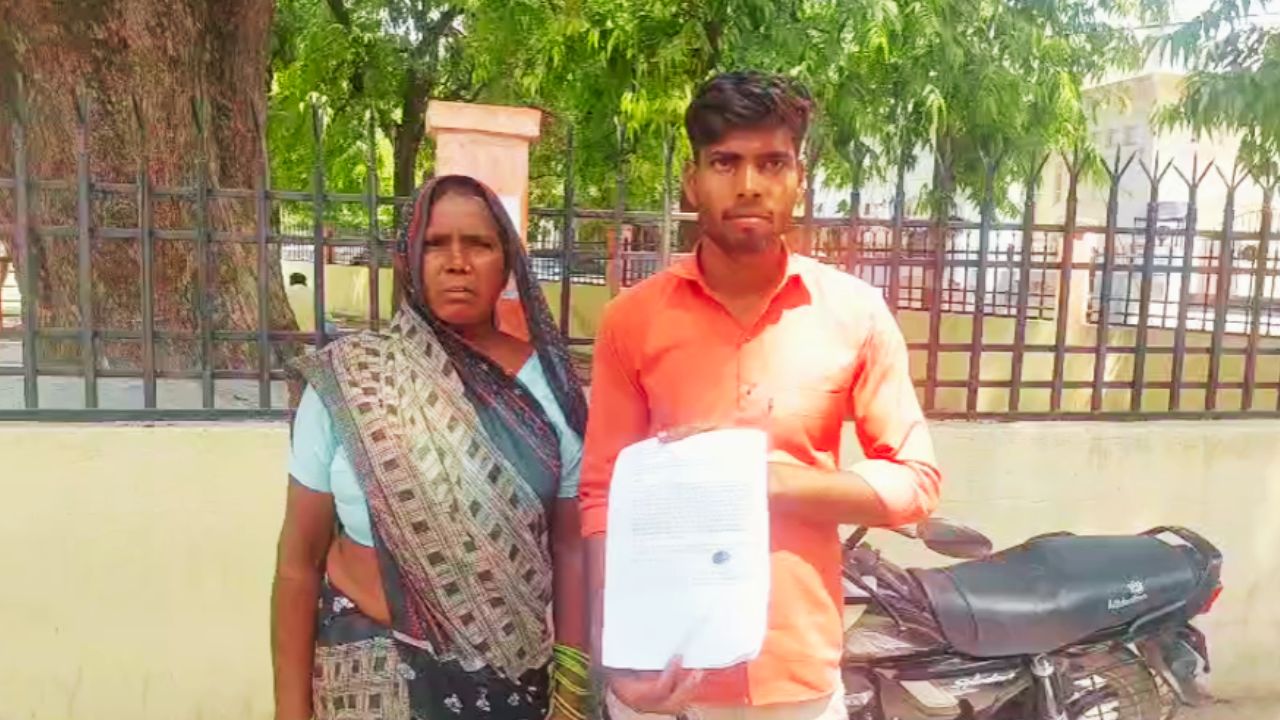 जेल से छूटते ही सौरभ पर लाठियों की बरसात, बेबस मां ने लगाई कप्तान से सुरक्षा की गुहार