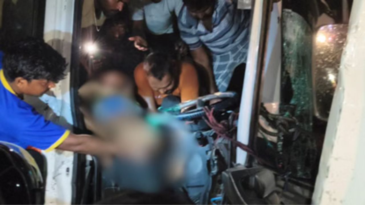 UP Road Accident: गोरखपुर से यमराज बनकर दौड़े ट्रेलर, कुशीनगर के शख्स को रौंदा, मौत से मऊ तक मातम