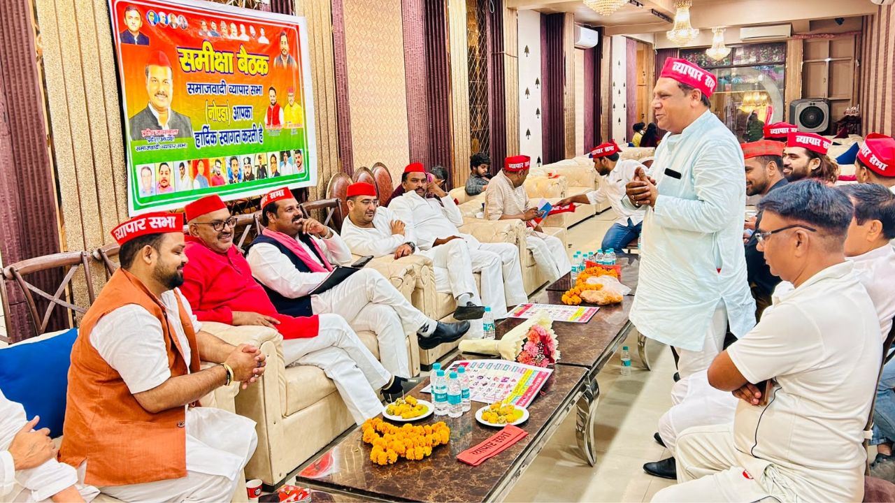 नोएडा में सपा की हुंकार, सड़क से सदन तक लड़ाई का ऐलान