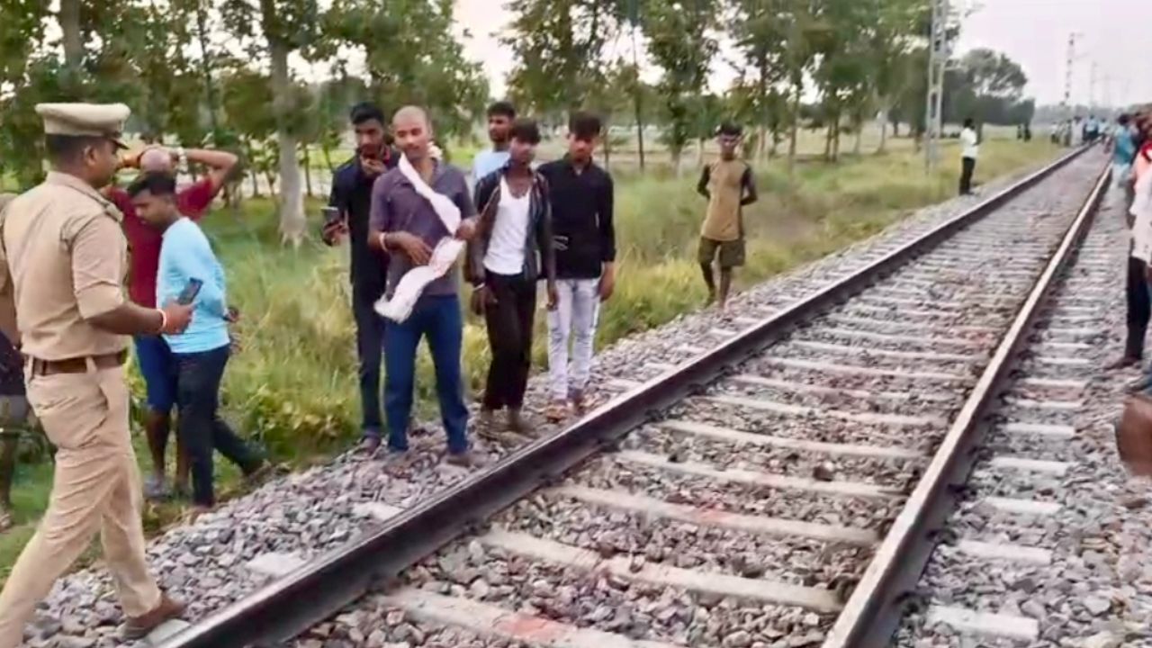 Nautanwa में ट्रेन की चपेट में आने से युवक की दर्दनाक मौत, जानिए रेलवे ट्रैक पर कैसे पहुंचा युवक