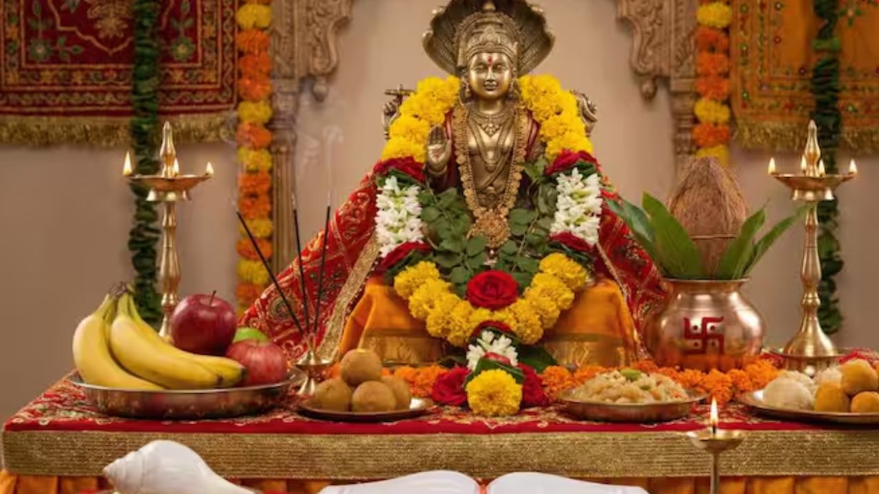 हिंदू धर्म में एकादशी व्रत का विशेष महत्व है, लेकिन जब बात अधिकमास (पुरुषोत्तम मास) में आने वाली एकादशी की हो, तो इसका महत्व कई गुना बढ़ जाता है। आज यानी 11 जून को परम एकादशी का पावन व्रत रखा जा रहा है। यह एकादशी भगवान विष्णु को अत्यंत प्रिय है। (Img- Internet)