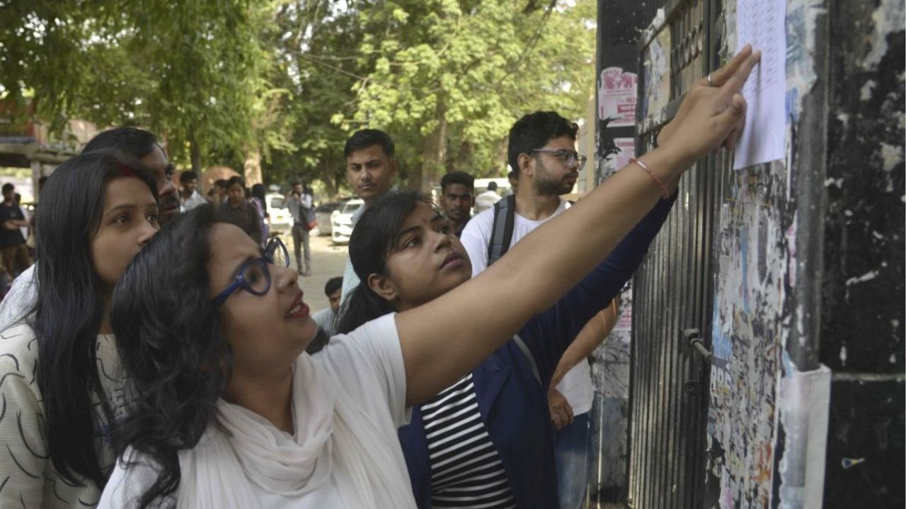 UP BEd Result 2026: अलीगढ़ की वंदना सिंह बनीं टॉपर, प्रदेशभर में लहराया परचम