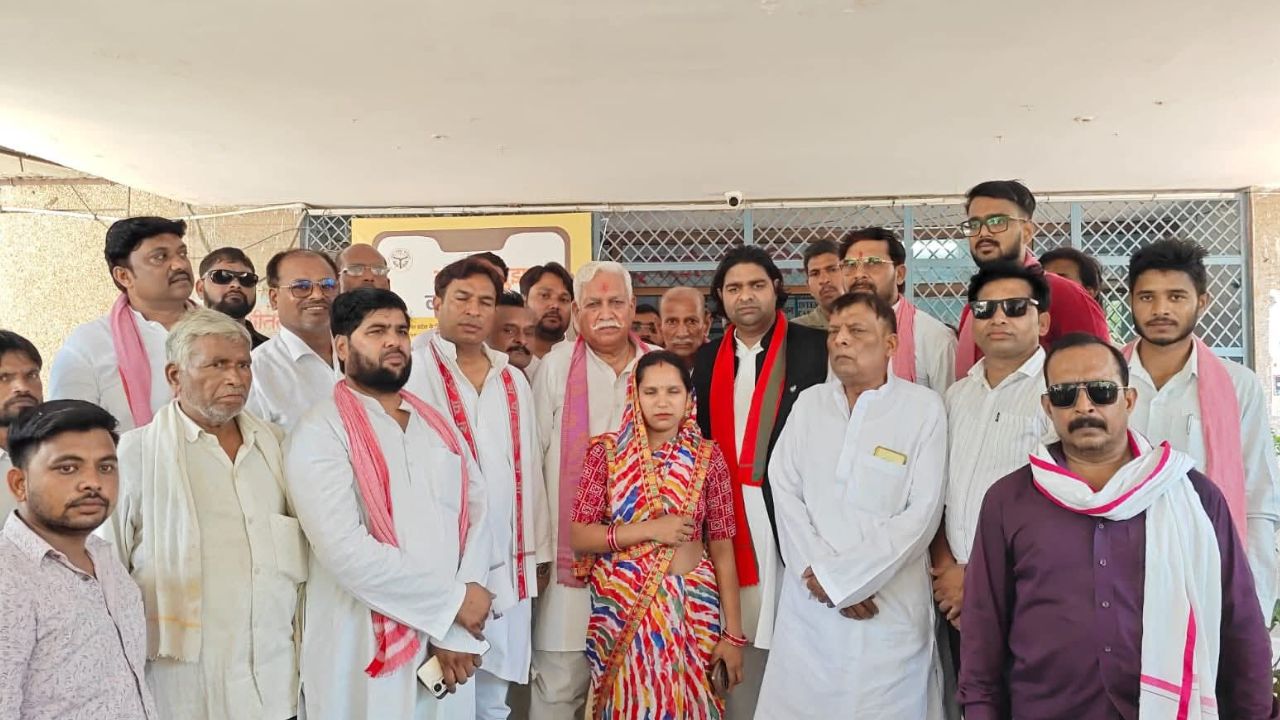 फर्रुखाबाद हिंसा मामले में सपा का मोर्चा, घायल रिंकू शर्मा के परिवार से मुलाकात के बाद प्रशासन पर गंभीर आरोप