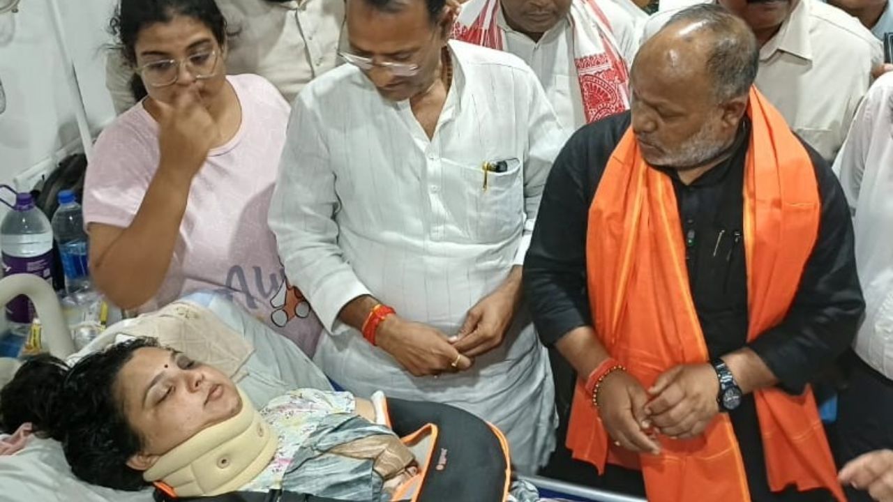 सपा नेत्री गार्गी पटेल से मारपीट के बाद चंदौली में सियासी उबाल