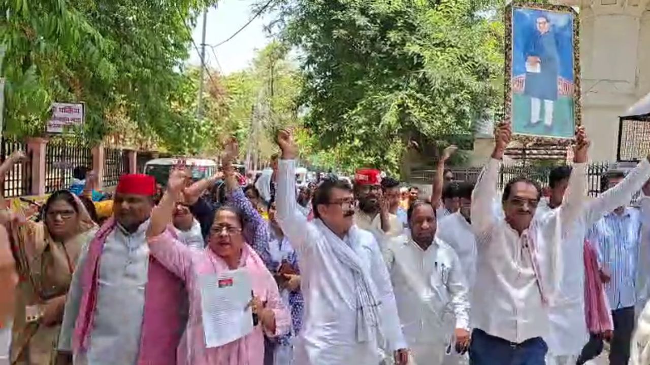 Mainpuri में Samajwadi Party का हल्लाबोल; डॉ. भीमराव अंबेडकर की अस्थियों से जुड़ा मामला…