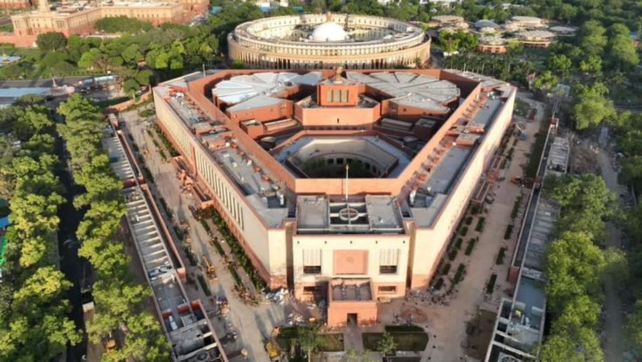 मानसून सत्र में सरकार का बड़ा दांव: महिला आरक्षण और परिसीमन बिल लाने की तैयारी, द्रमुक पर टिकी निगाहें