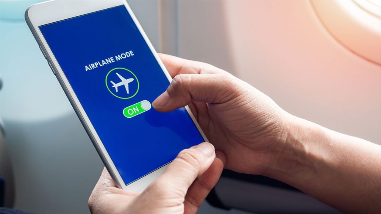 फोन का Airplane Mode ऑन करने से रेडिएशन रुकता है या नहीं? जानिए इसकी असली सच्चाई