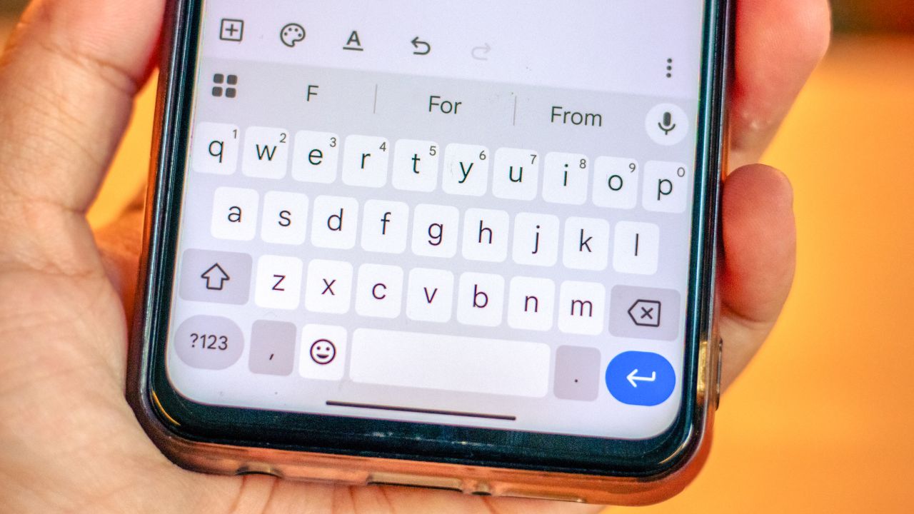 हर कोई इस्तेमाल करता है स्मार्टफोन का Keyboard, लेकिन ये छिपे फीचर्स 90% लोगों को नहीं पता, अभी जानें