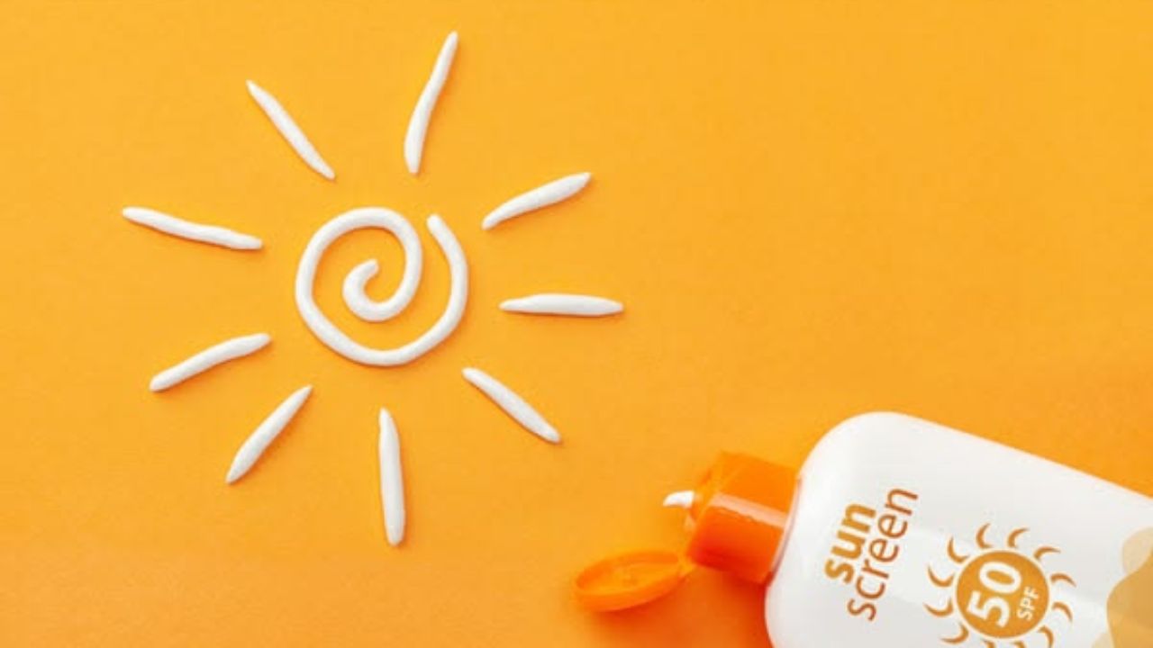 Sunscreen से जुड़े 5 बड़े मिथक: जिन्हें सच मानकर आप अनजाने में कर रहे हैं अपनी खूबसूरत त्वचा का नुकसान