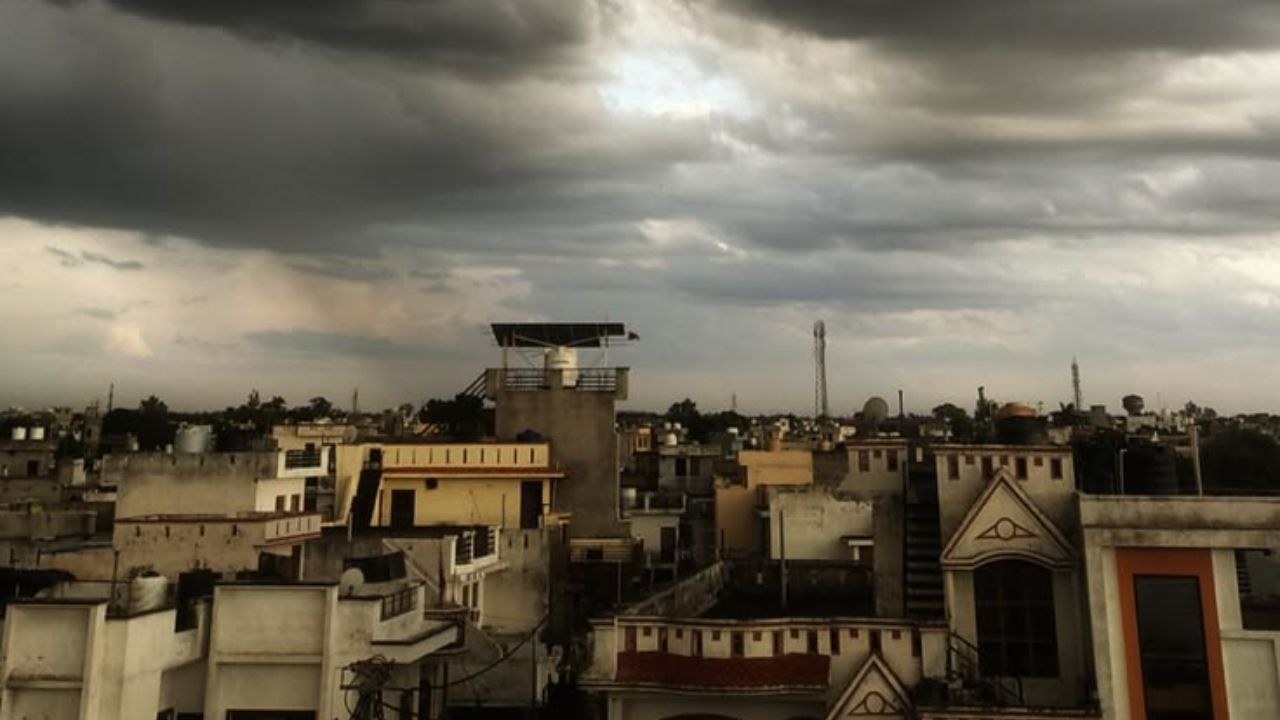 Weather Update: देश के 19 राज्यों में आंधी-तूफान का अलर्ट, पढ़ें आपके राज्य में आज कैसा रहेगा मौसम का हाल