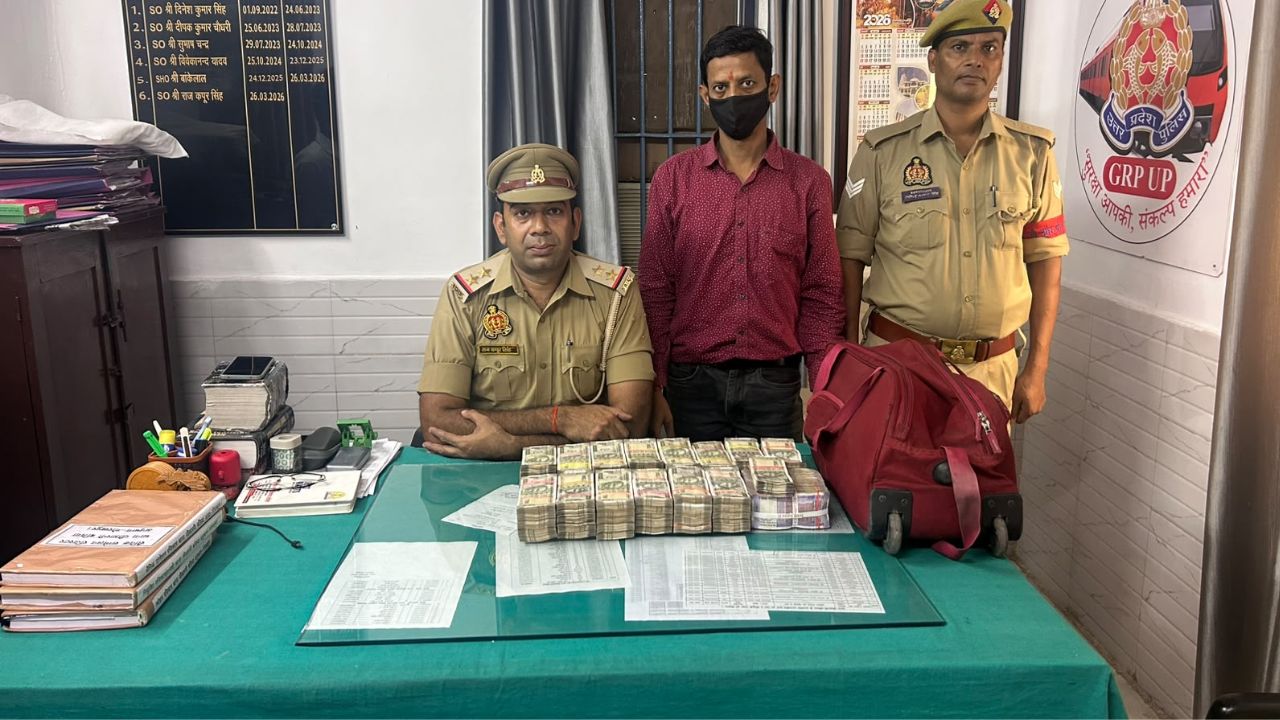 ट्रेन की सीट के नीचे छिपा था 36 लाख का राज… बैग खुलते ही जीआरपी भी रह गई हैरान!