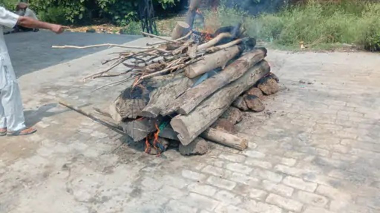 मेरठ अंगदवीर हत्याकांड: सऊदी अरब से लौटकर पिता ने दी मुखाग्नि, मां की अय्याशी की वजह से हुई थी हत्या