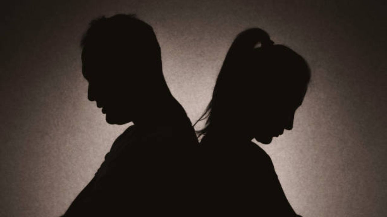 पत्नी ने पति को किया फोन, बोली- तुम्हारे अब्बू मेरे साथ गलत कर रहे हैं, कहा- कोई नहीं कोऑर्डिनेट करो, फिर…
