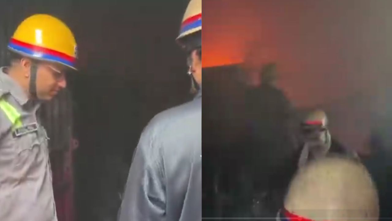 Ghaziabad Fire News: साहिबाबाद की टायर फैक्टरी में लगी भीषण आग, मंदिर की दीवार तोड़कर पाया गया काबू