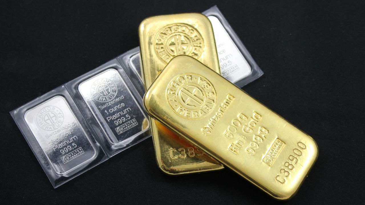 UP Gold Rate Today: औंधे मुंह गिरे सोने और चांदी के दाम, लखनऊ समेत पूरे राज्य में आखिर कितना सस्ता हुआ रेट?