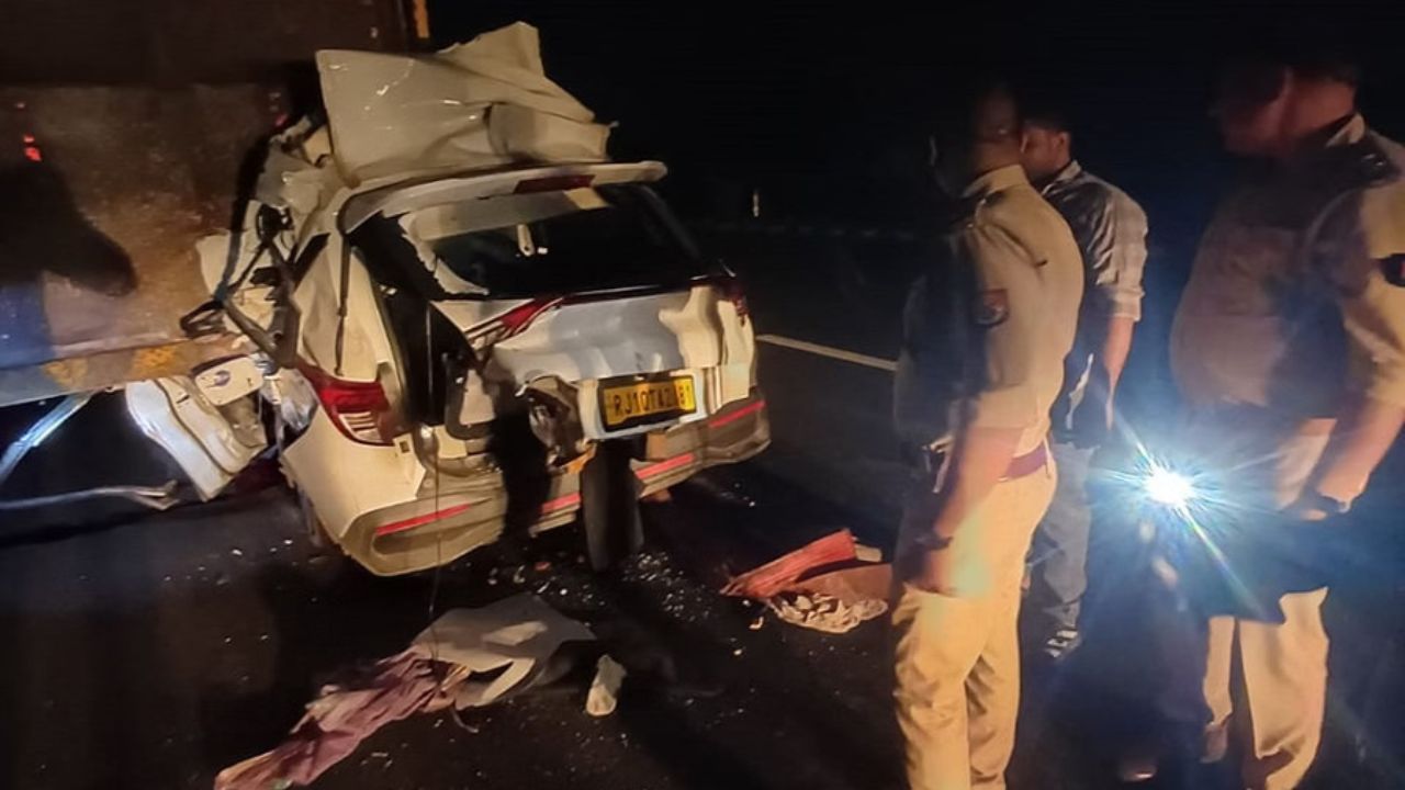 अयोध्या से दर्शन कर लौट रहे श्रद्धालुओं के साथ आधी रात को एक्सप्रेसवे पर जो हुआ… मंजर देख कांप गई रूह!