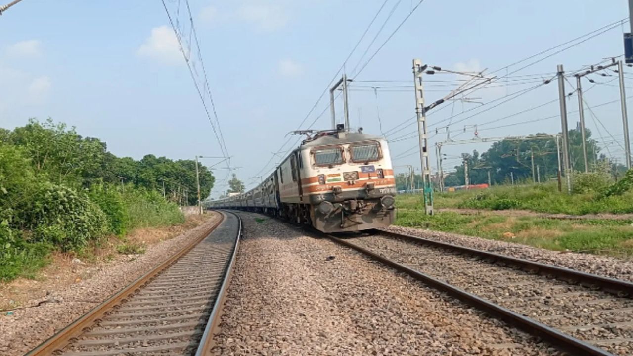 मैनपुरी कलिंदरी एक्सप्रेस की चपेट में आने से 22 वर्षीय युवती की दर्दनाक मौत, जांच जारी