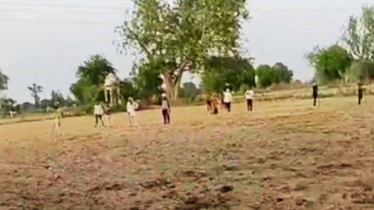 सरकारी अफसरों के सामने तड़तड़ाईं लाठियां और चली कुल्हाड़ी, चीख-पुकार के बीच छह घायल, ऐसा हमला कि कांप उठे अफसर!