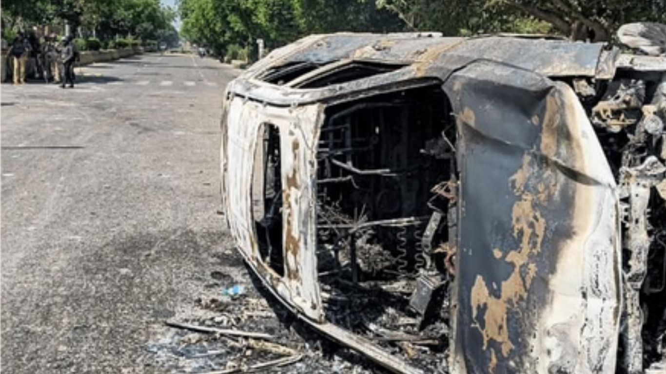 नोएडा हिंसा की साजिश में कौन था मास्टरमाइंड? DU के छात्र की गिरफ्तारी से खुल रहे बड़े राज