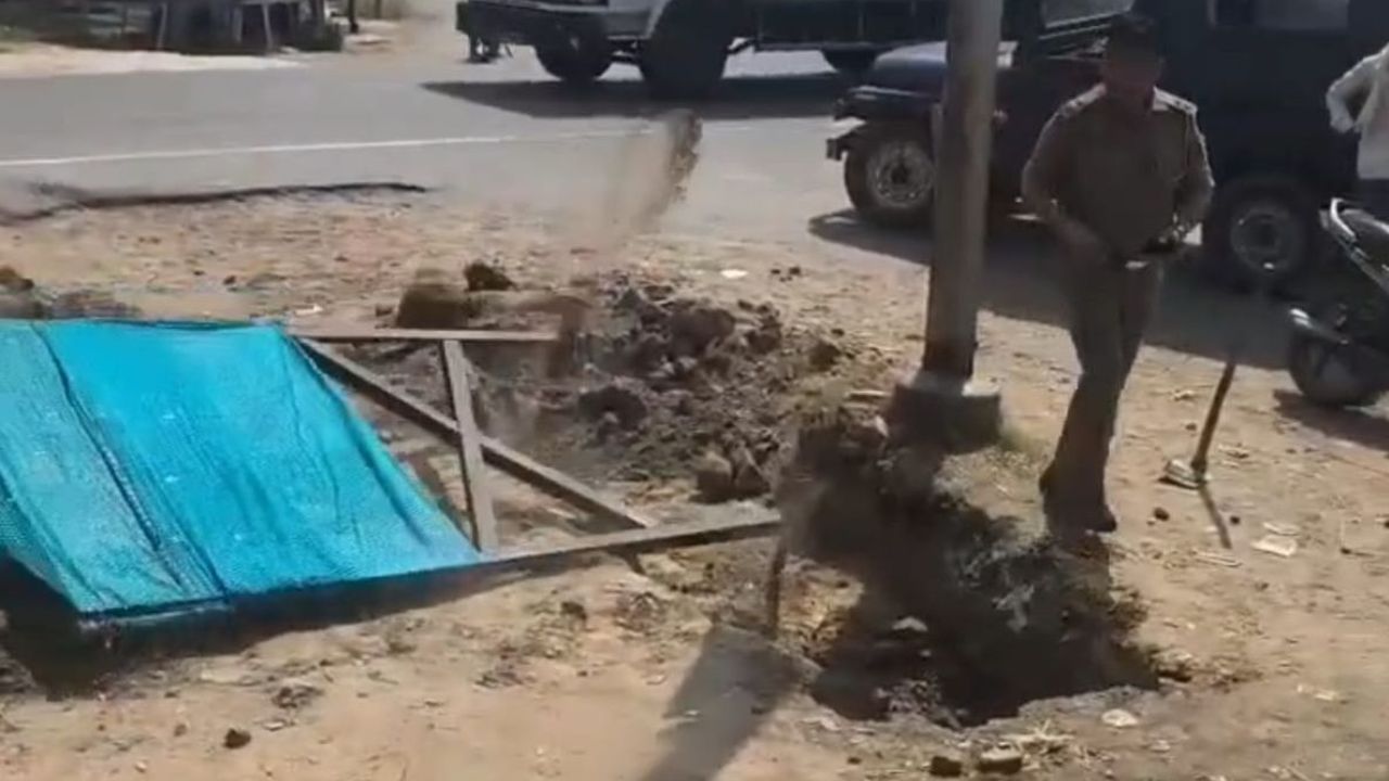अहिल्याबाई होल्कर के बोर्ड पर ‘खाकी’ का प्रहार! भड़के लोगों के बीच जब पुलिस कप्तान ने लिया ये बड़ा एक्शन