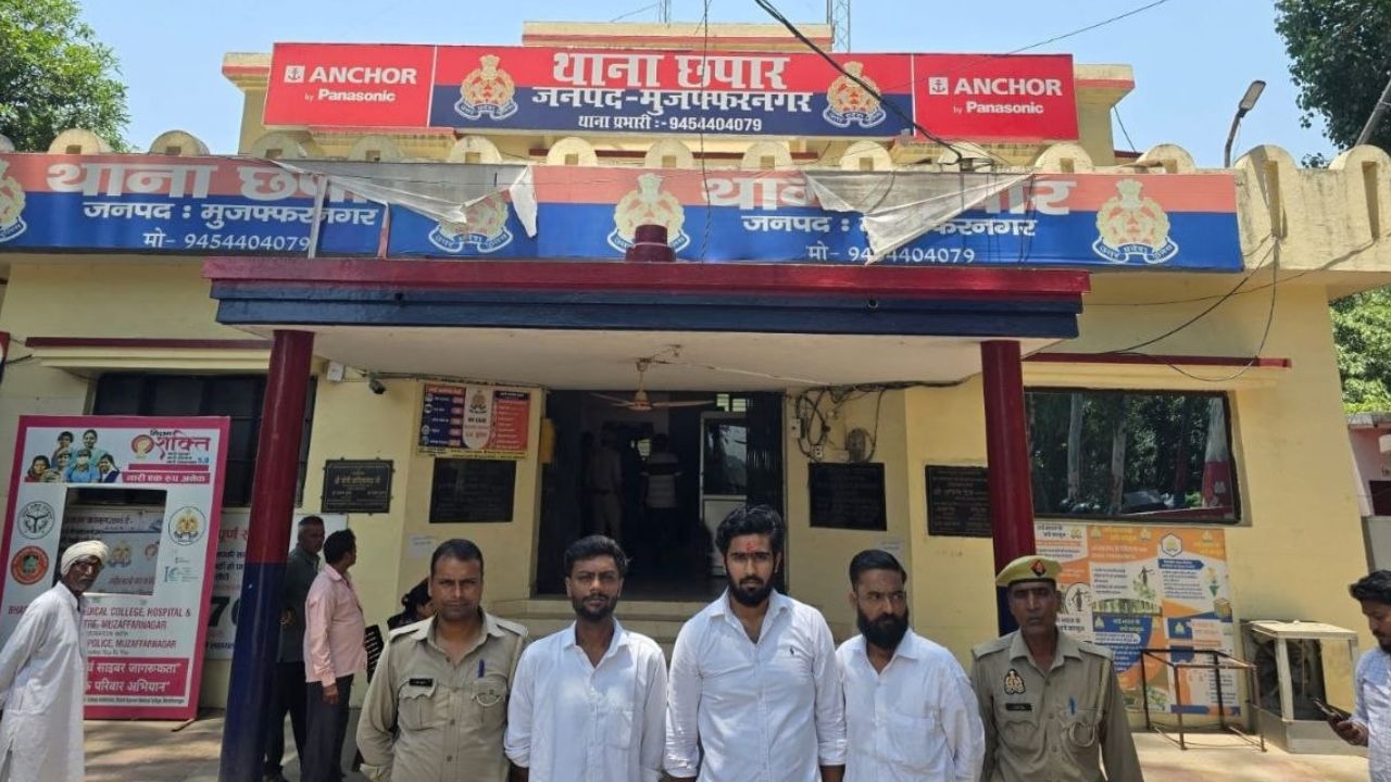 कांवड़ यात्रा से पहले हाईवे पर बवाल: होटल बोर्ड फाड़ा, जलाया गया, पुलिस ने तीन को दबोचा