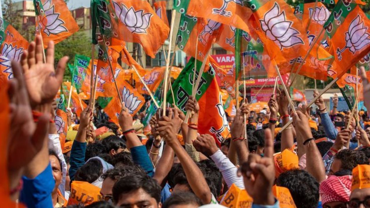 UP Assembly Poll: यूपी विधानसभा चुनाव के लिए भाजपा ने बनाया खास प्लान, हर जिले चलेगा अनोखा अभियान