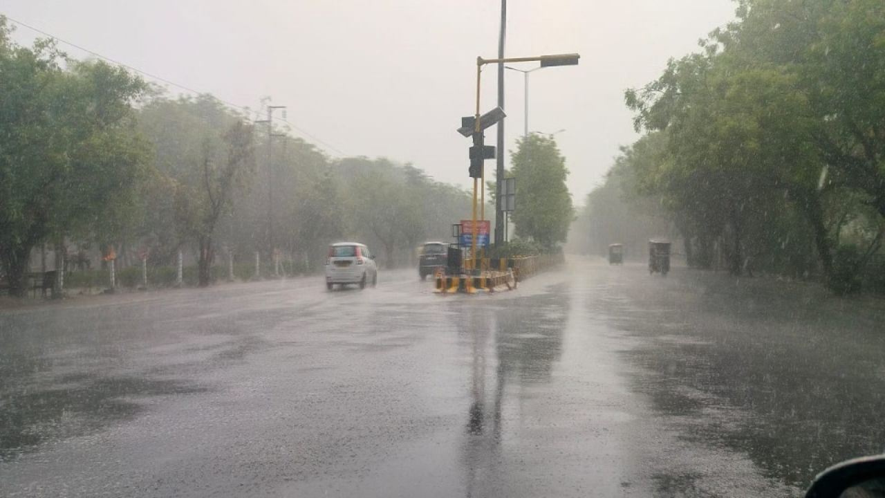 UP Pre-Monsoon Alert:  उत्तर प्रदेश में होने वाली है प्री-मानसून की धमाकेदार एंट्री, ओले-बारिश के तूफानी तांडव