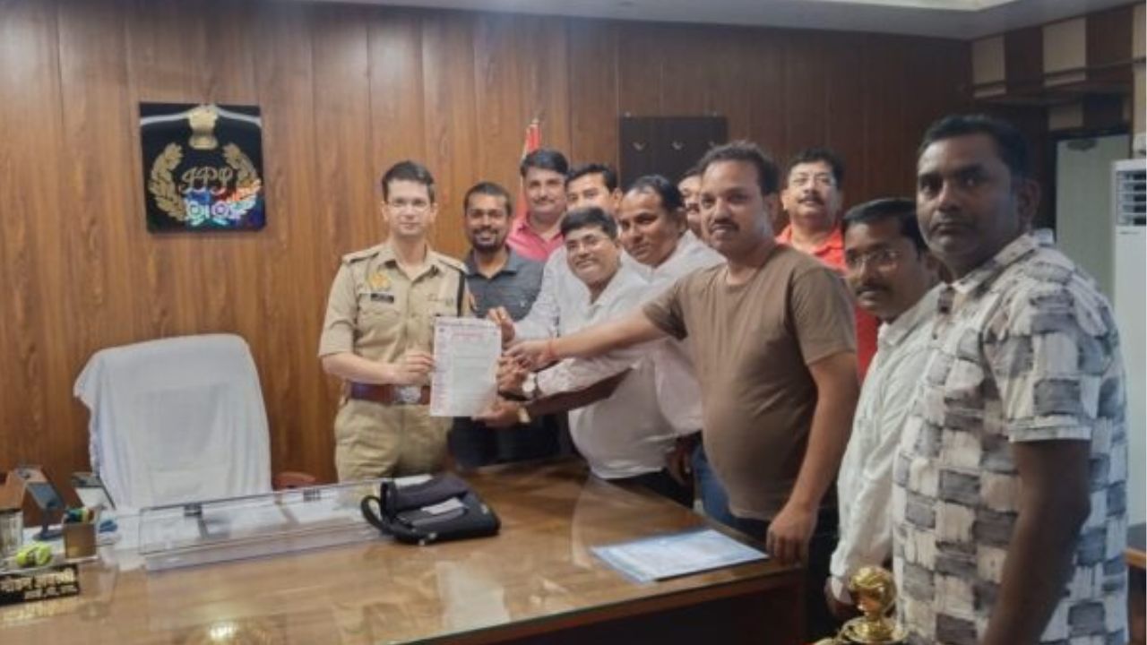 सड़कों पर अचानक पुलिस ने शुरू किया ऐसा महाअभियान, सहमे ग्राहकों के बीच क्या बंद होने जा रहे हैं महराजगंज के सारे बाजार?