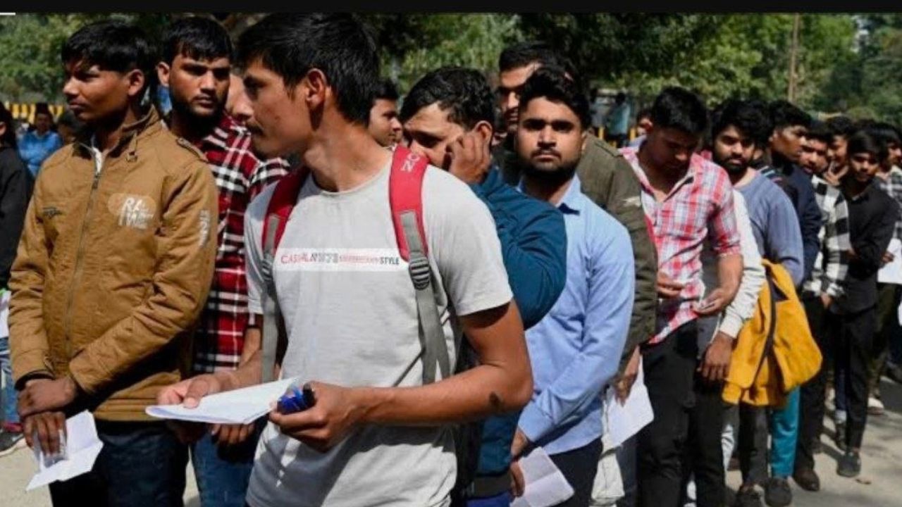 कड़ी सुरक्षा में यूपी पुलिस कांस्टेबल भर्ती की पहली पाली की परीक्षा संपन्न; सुरक्षा व्यवस्था के लिए प्रशासन अलर्ट