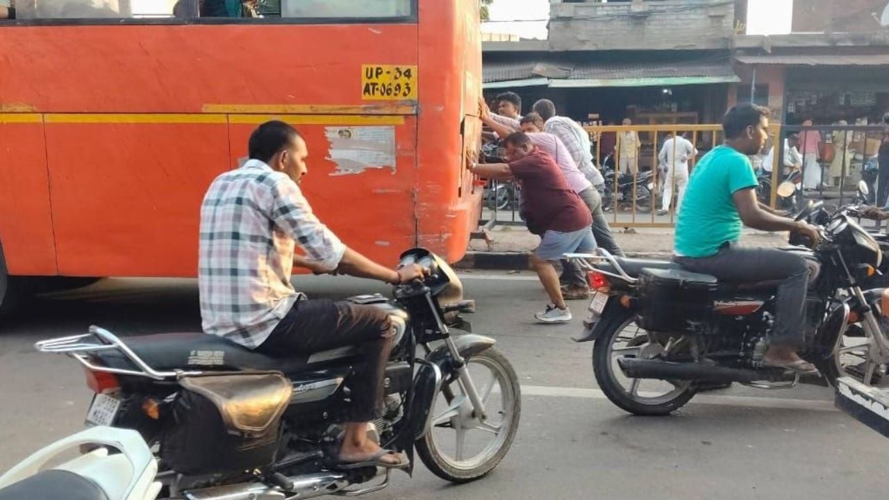बड़े-बड़े वादे और सफर में जनता बेहाल, रायबरेली की इस तस्वीर ने खोली यूपी रोडवेज की पोल