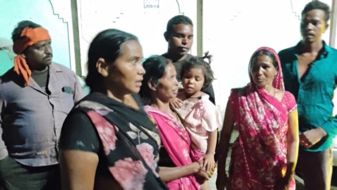 वाराणसी में फिरोजाबाद जैसा मामला: दुधमुंही बच्ची को जमीन पर पटका, दादा की गोद में खेल रही थी मासूम