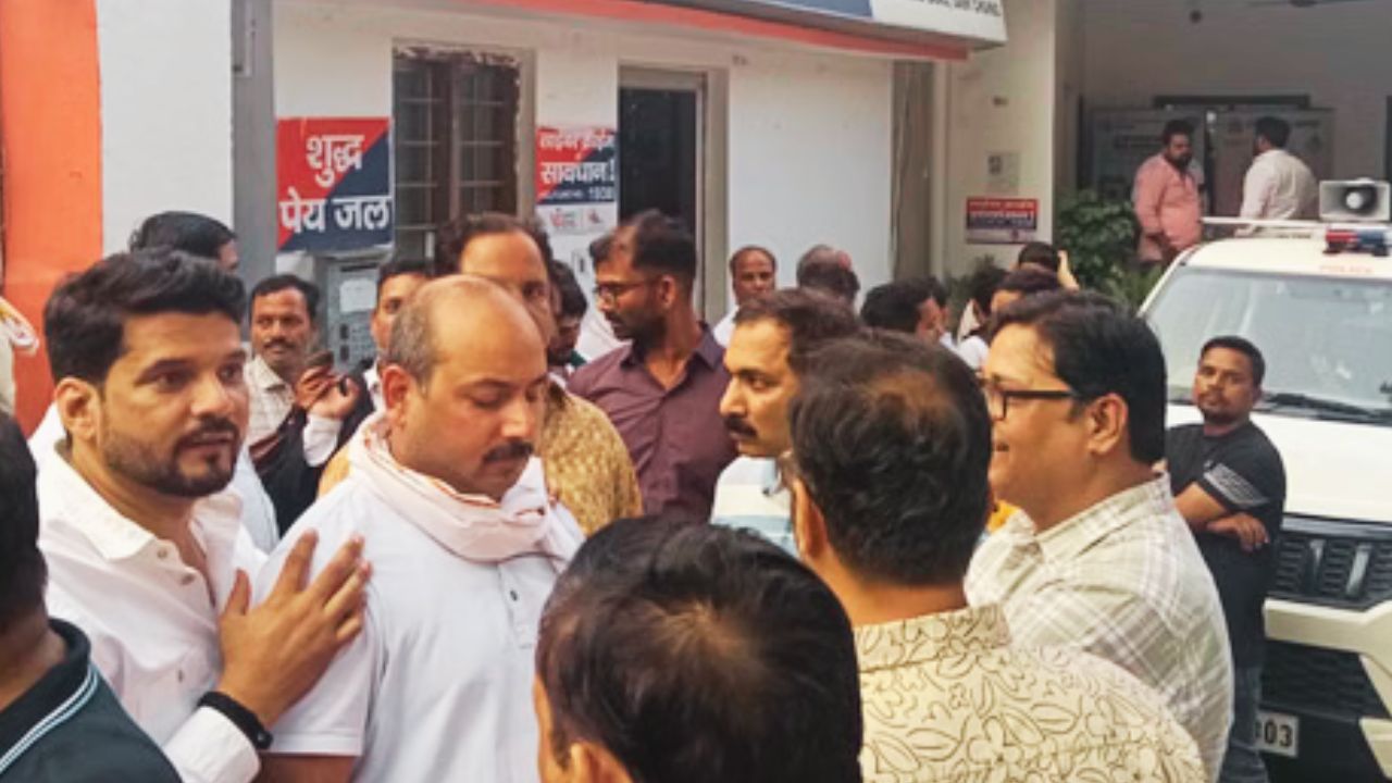 वाराणसी में जमीन विवाद हुआ खतरनाक, अधिवक्ताओं पर पूर्व ब्लॉक प्रमुख ने की फायरिंग