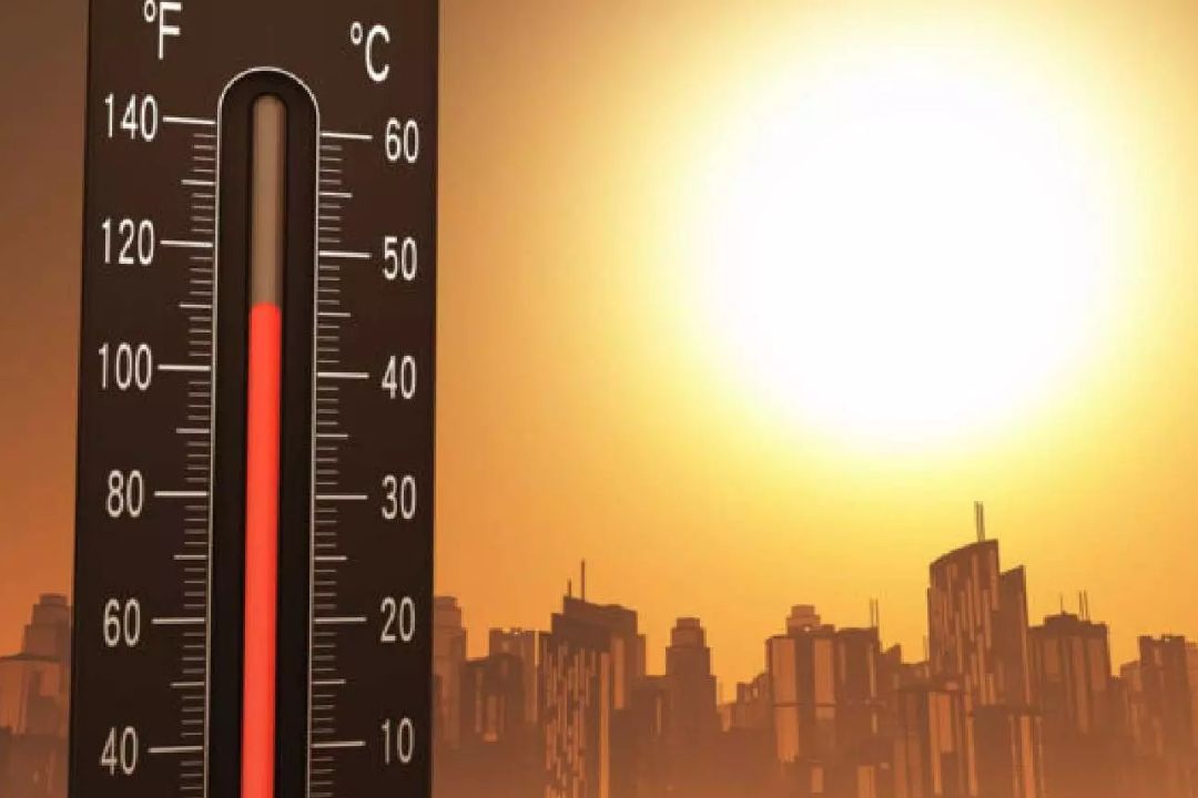गर्मी से बेहाल यूपी के लिए राहतभरी खबर : तापमान में आएगी बड़ी गिरावट, इन 45 जिलों में आंधी-तूफान का ऑरेंज अलर्ट