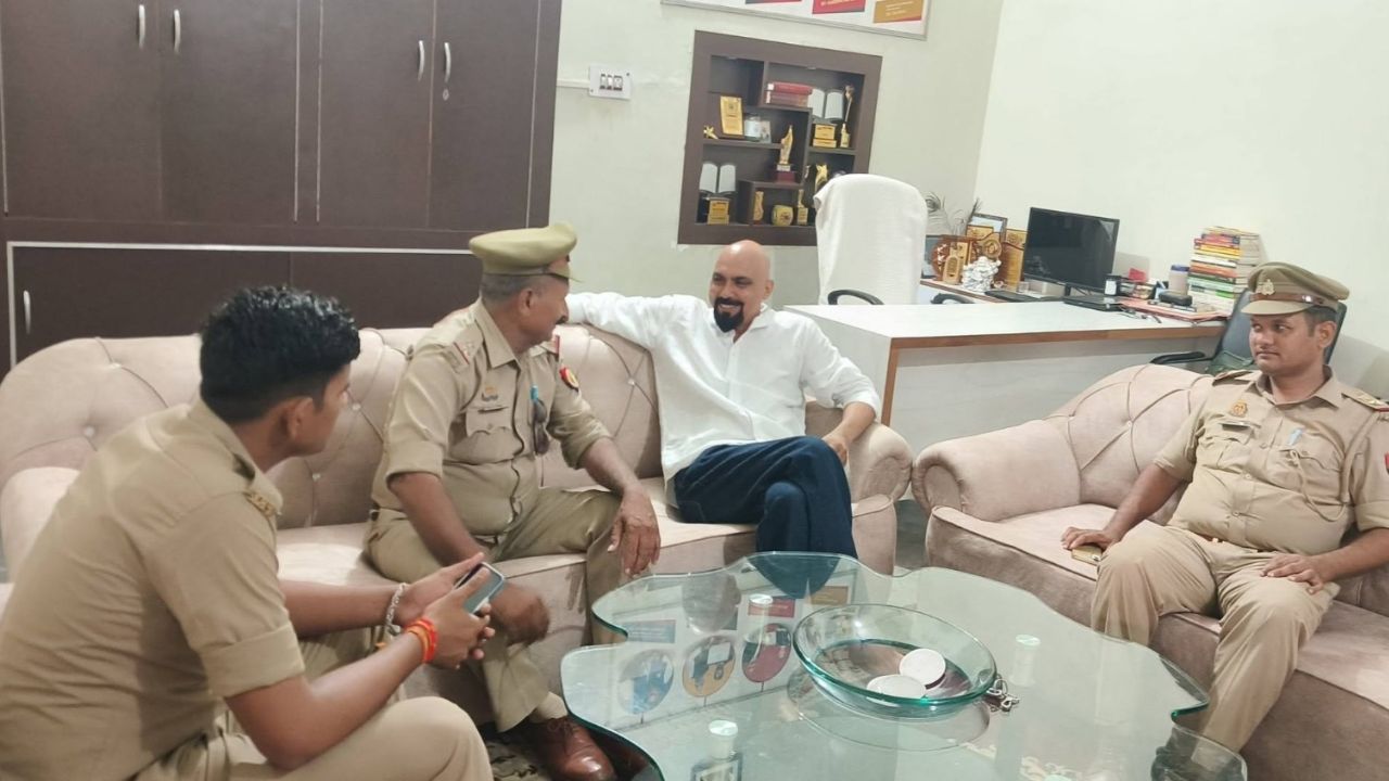 Harish Hoon: कौन है हरीश हूण, जिनके घर से निकलने पर लगा प्रतिबंध, क्यों हैं यूपी पुलिस के घेरे में?
