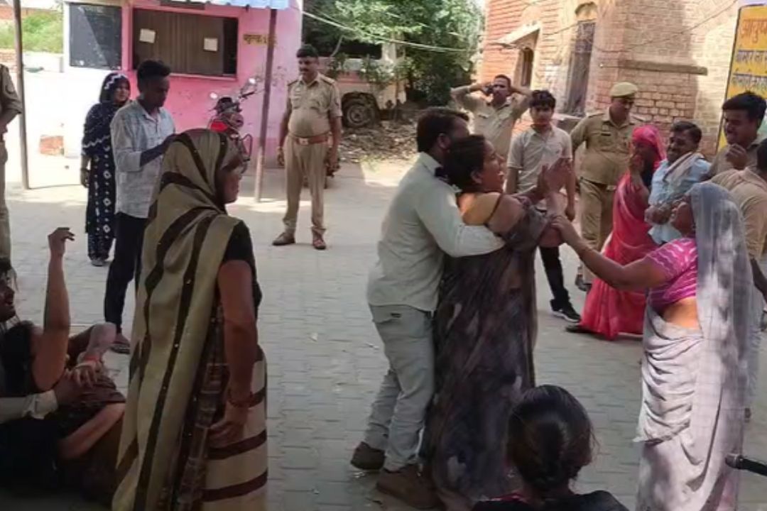 बदायूं में सड़क पर अचानक मचा चीख-पुकार का माहौल, जब युवक के साथ हुआ दर्दनाक हादसा
